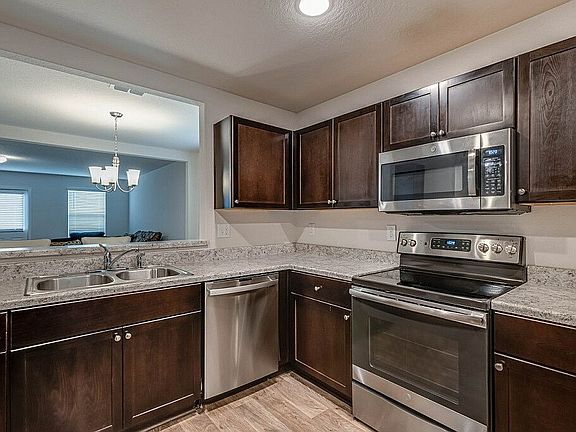 4th image of 2834 Lindenwood Run