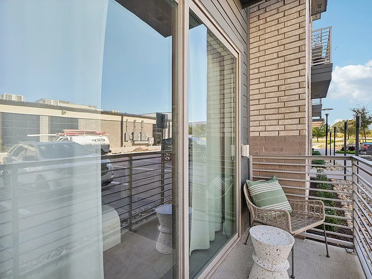 Luxia Preston — Photo 16