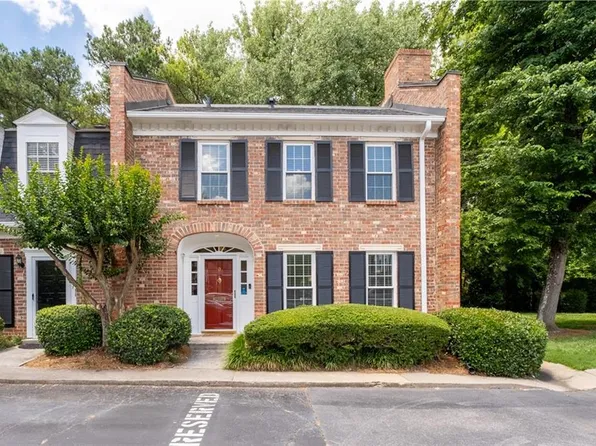 9 Palace Green Pl NW, Atlanta, GA 30318