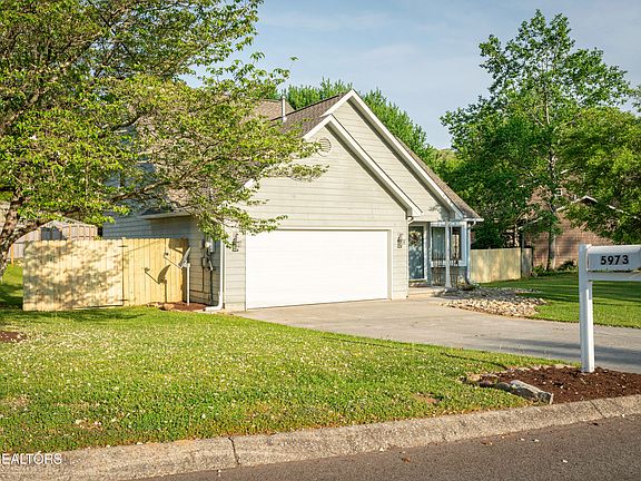 3rd image of 5973 Warrenpark Ln