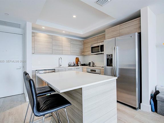 5th image of 121 NE 34th St Unit 1111