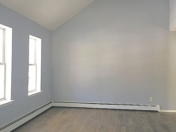 4th image of 30 Cypress Ln