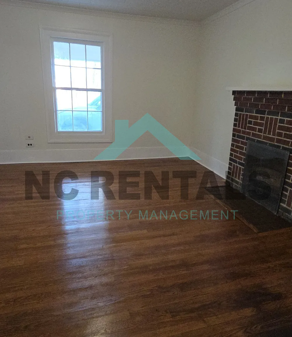 3 bed, 2260 sqft, $1,600 — Photo 4