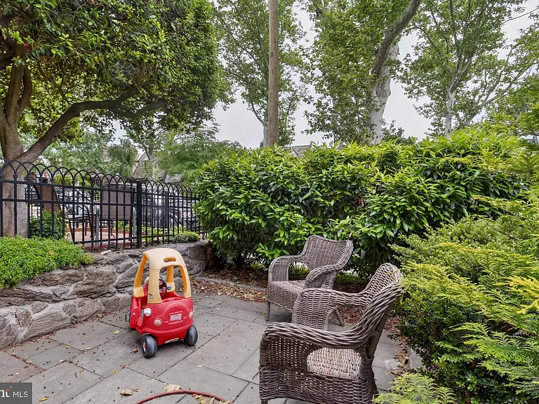 3455 W Queen Ln — Photo 26