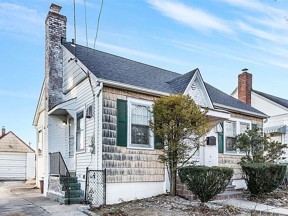 2nd image of 1083 Esther St