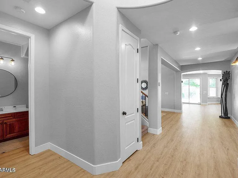 4590 E Waterman St — Photo 30
