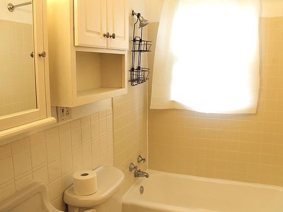 5th image of 2211 Eastway Dr