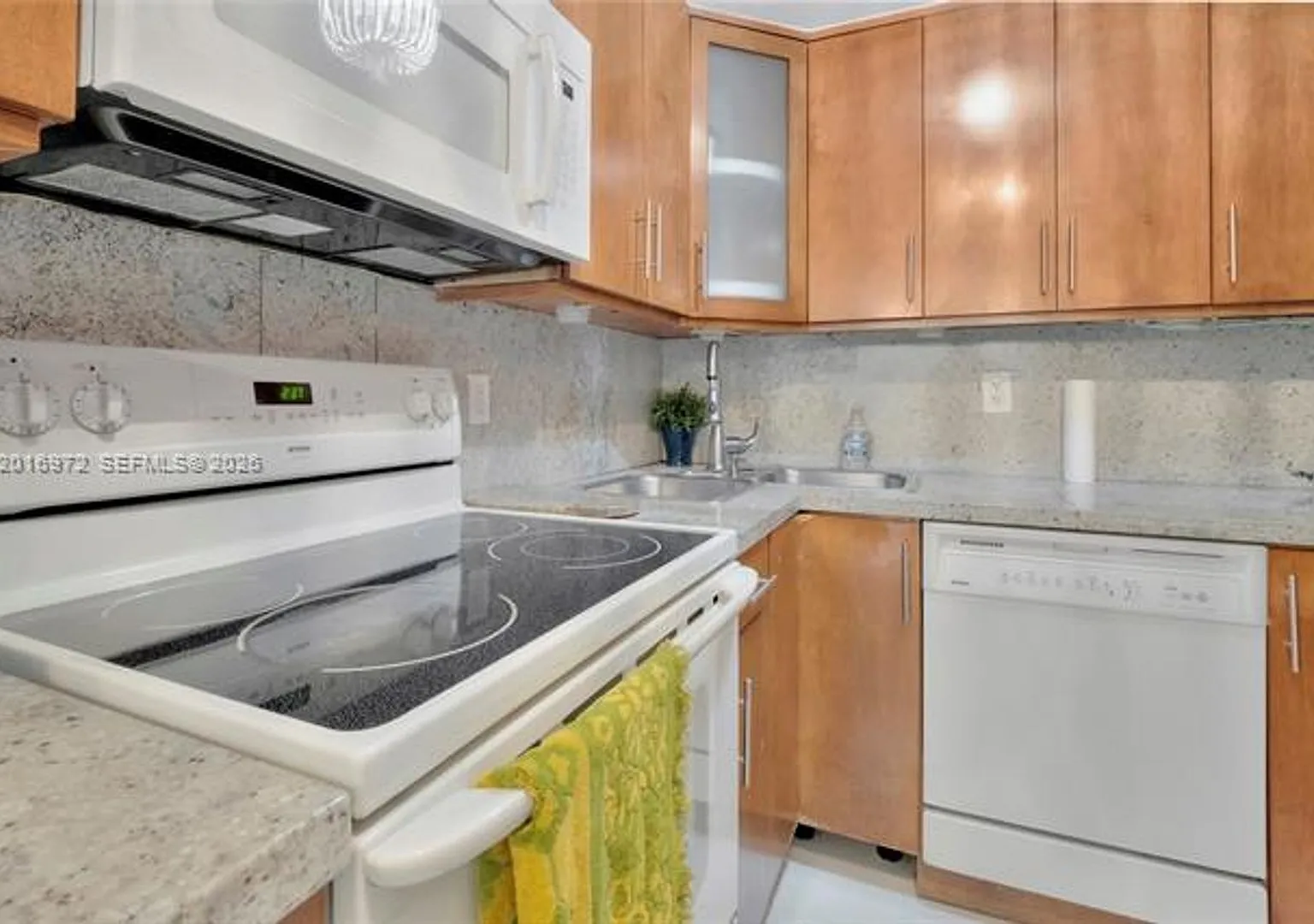 2401 Collins Ave cu-1805, Miami Beach, FL 33140 — Photo 1