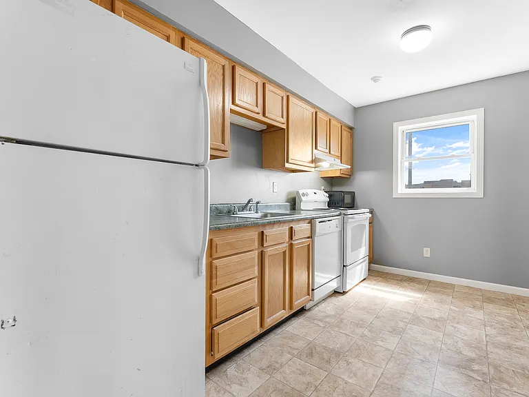527 Grant Ave #301 — Photo 7