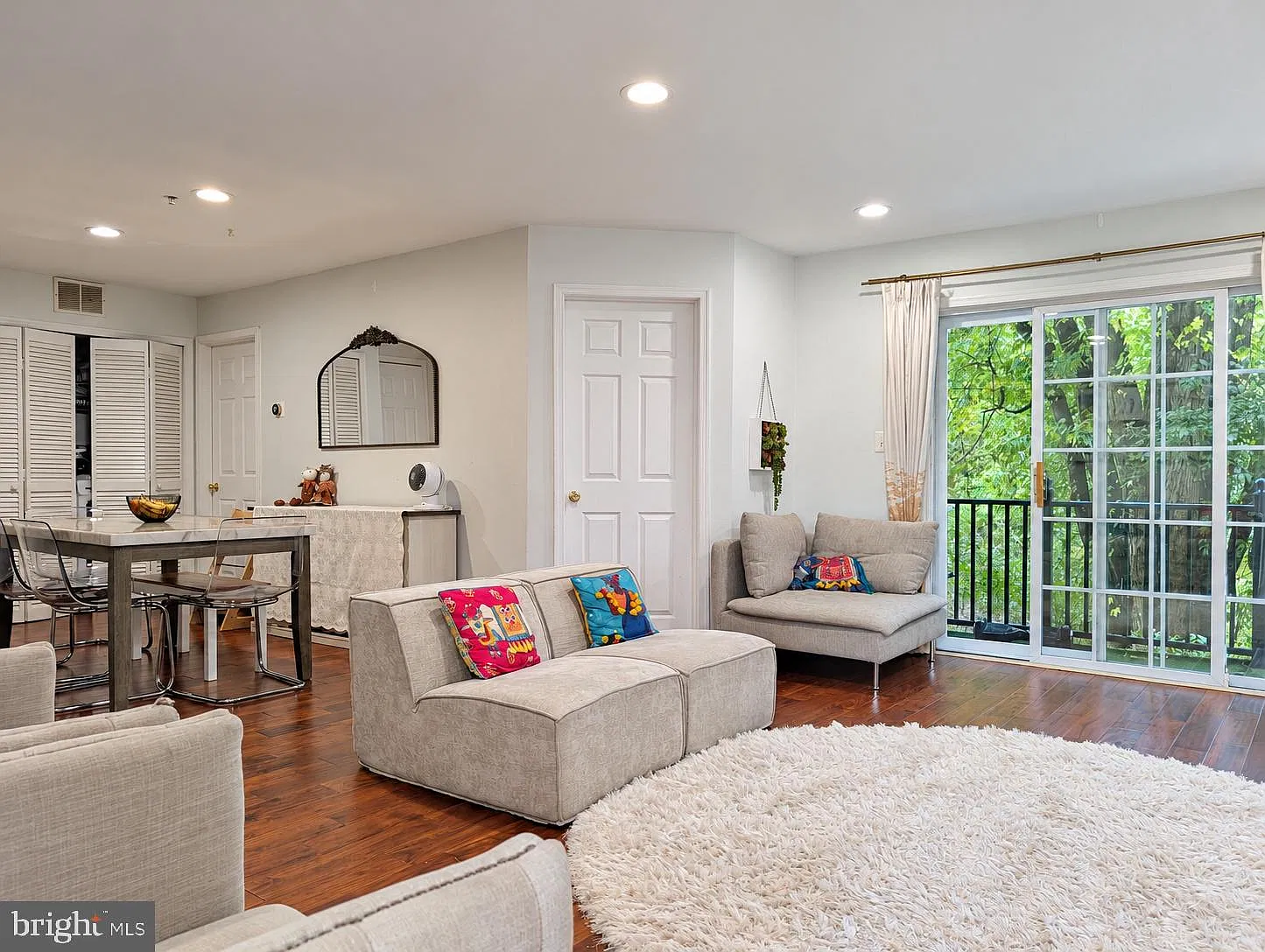 2 bed, 2.5 bath, 1340 sqft, $3,200 — Photo 3