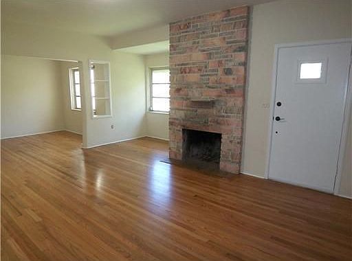 2nd image of 1208 NE 98th St