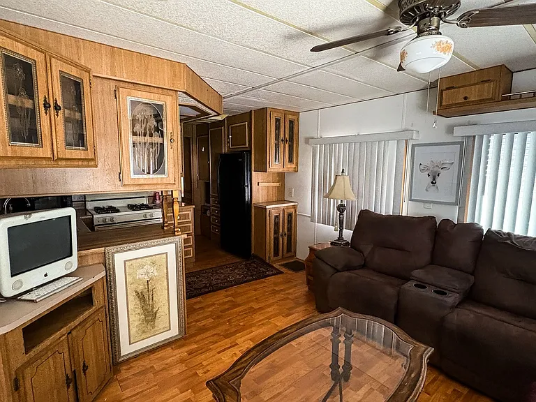 918 Acorn Dr — Photo 2