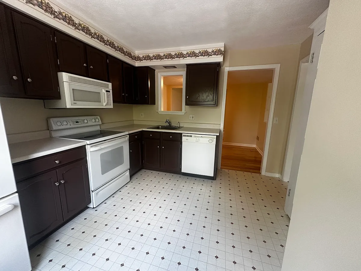 Building Photo - 72 Woodridge Trl