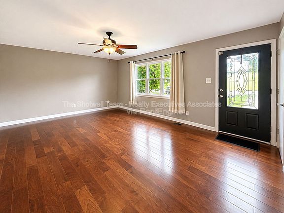 2nd image of 6400 Shetland Dr
