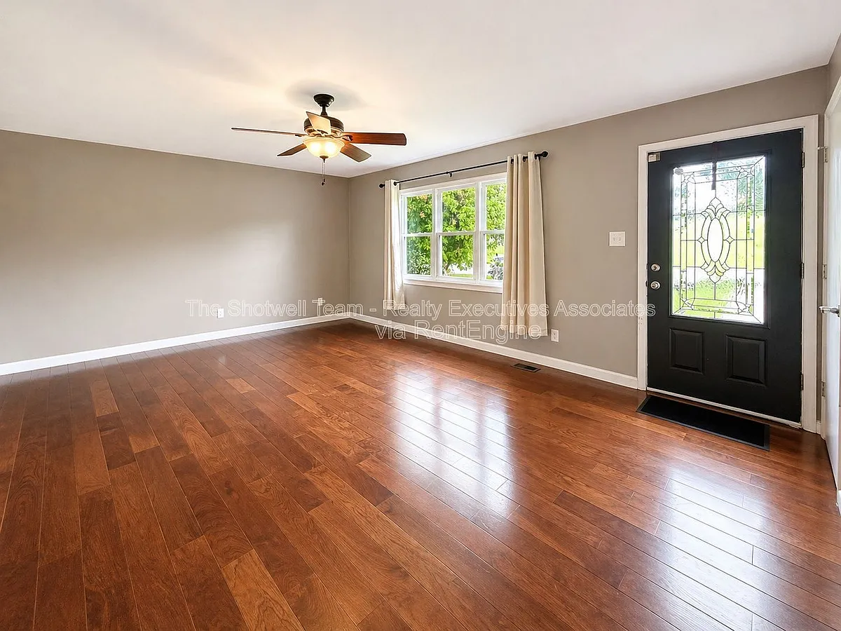 Building Photo - 6400 Shetland Dr