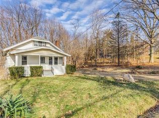 407 W Willowview Dr, Akron, OH 44319