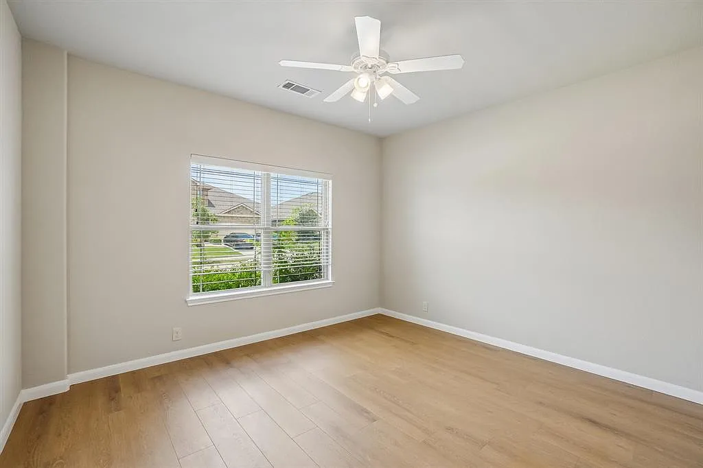4 bed, 2341 sqft, $2,599 — Photo 2