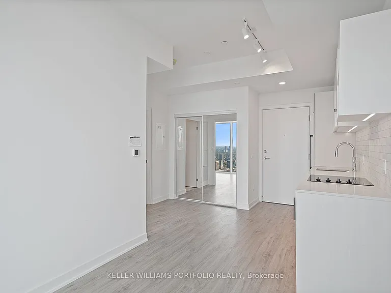 252 Church St #Penthouse 16 — Photo 9