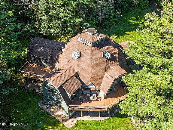 3rd image of 748 Dunbar Hollow Road