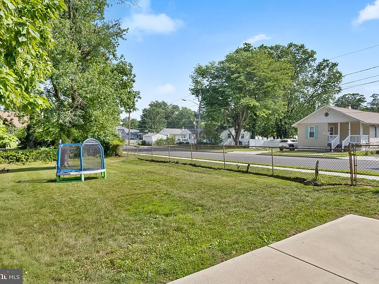 325 W Evergreen Ave — Photo 20