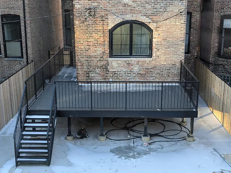 2150 W Monroe St — Photo 101