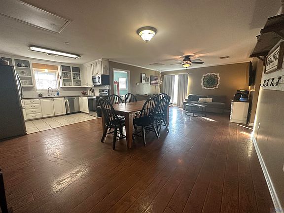 2nd image of 403 Country Estates Dr