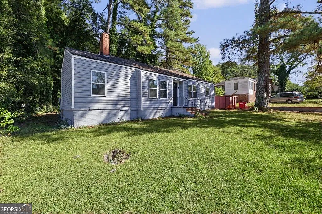 3 bed, 1.0 bath, 1032 sqft, $1,333 — Photo 3