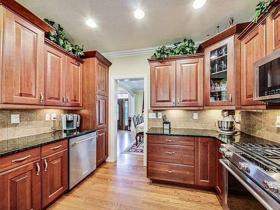 4th image of 2677 Jefferson Dr