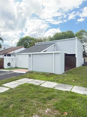 2560 SW 122nd Ct — Photo 10