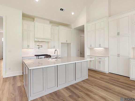 3rd image of 4451 Camargue Ave