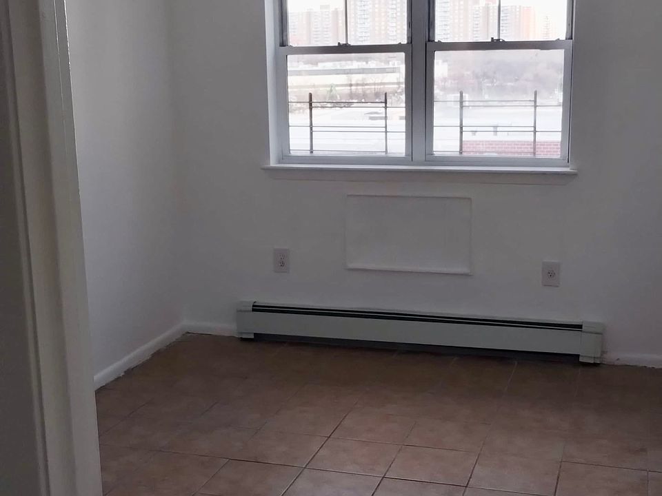1st image of 812 Bryant Ave #2