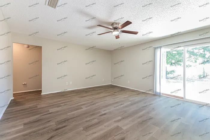 3 bed, 2.0 bath, 1195 sqft, $1,725 — Photo 3