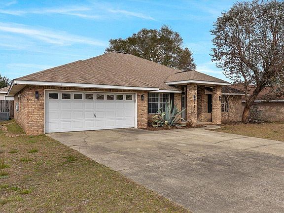 3rd image of 210 Citadel Ln