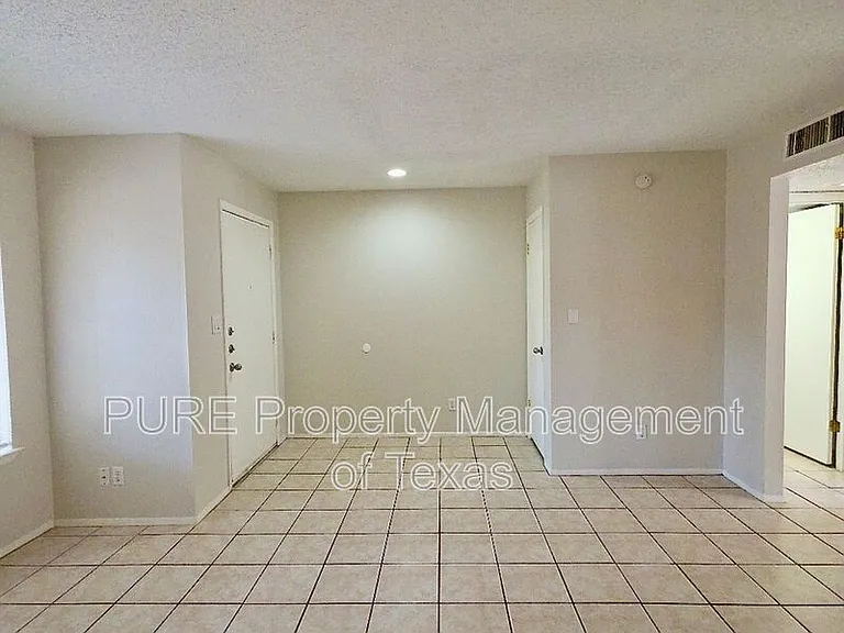 9611 Covey Ridge Ln — Photo 3