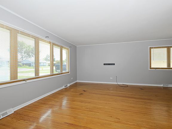 5th image of 16732 92nd Ave