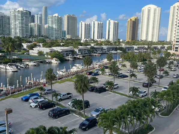 400 Kings Point Dr, Sunny Isles Beach, FL