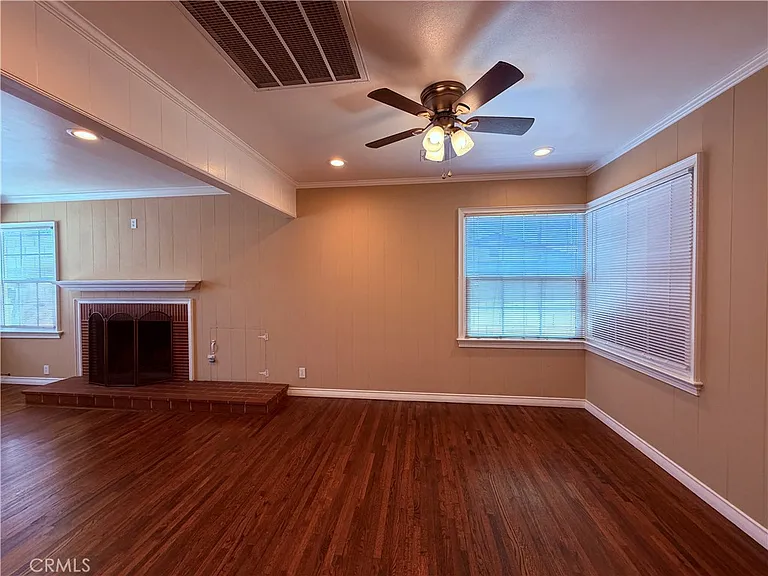 1447 S Valley Center Ave — Photo 9