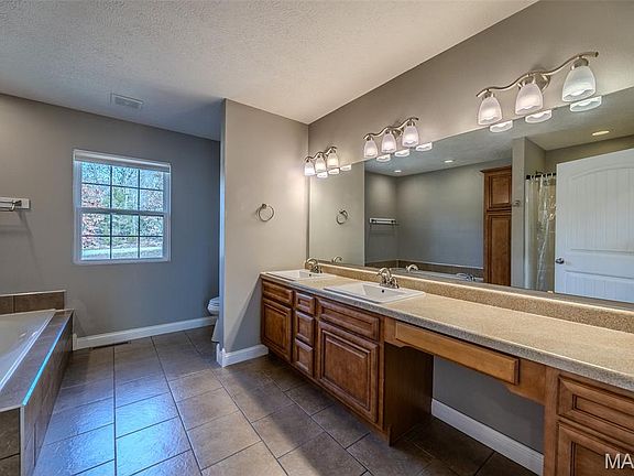 3rd image of 14190 Country Ln