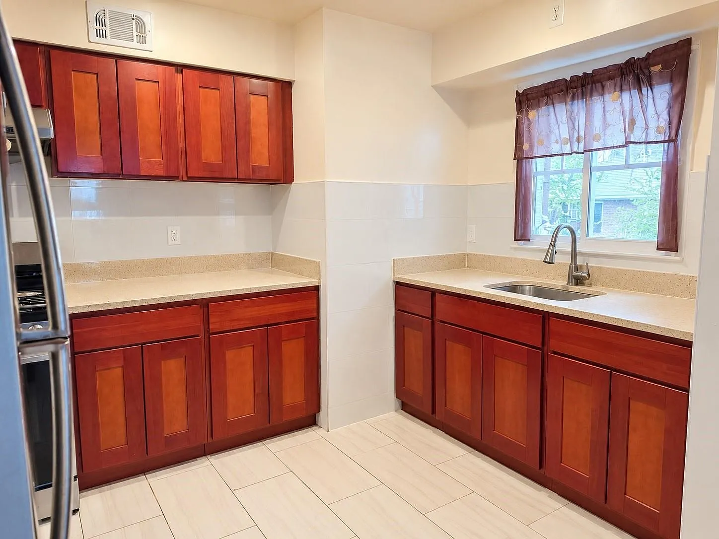 3 bed, 1.0 bath, $2,400 — Photo 2