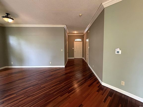 2nd image of 500 E Hickory Stick Ct