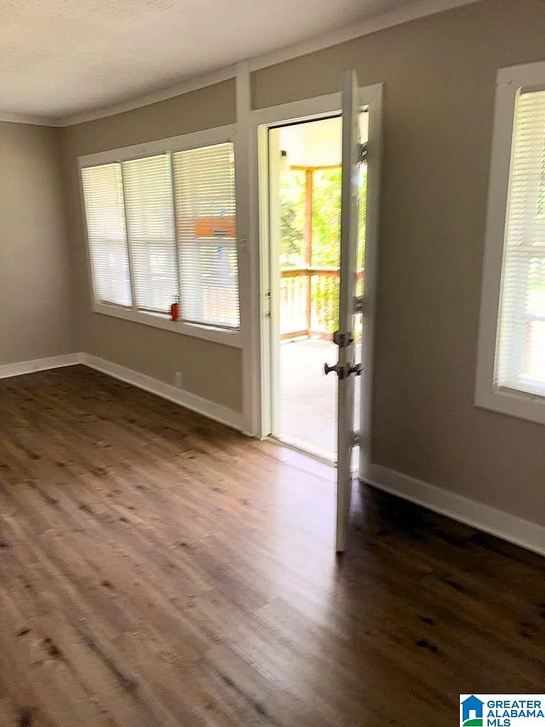 3 bed, 2.0 bath, 1200 sqft, $1,150 — Photo 3