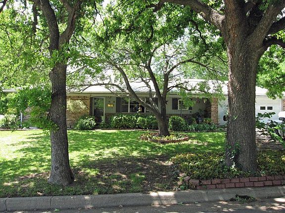 2nd image of 406 Dickey Dr