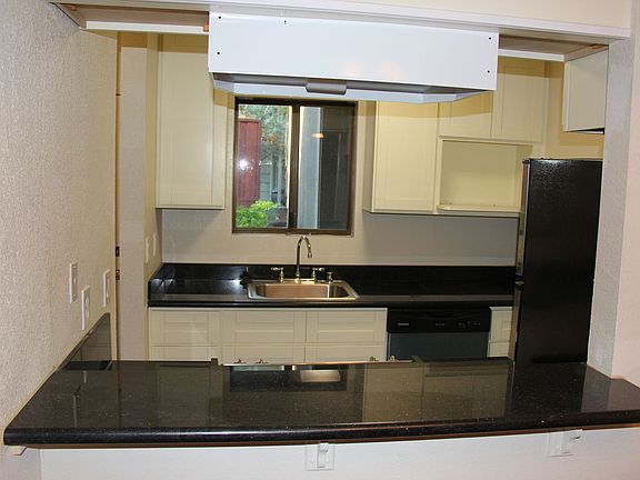 2nd image of 1611 Alvarado Ave APT 2