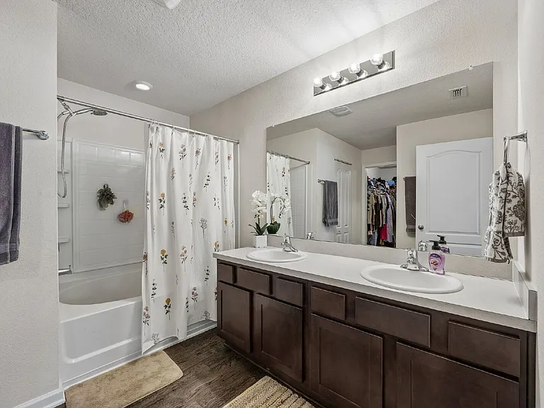2100 Denton Trce — Photo 15