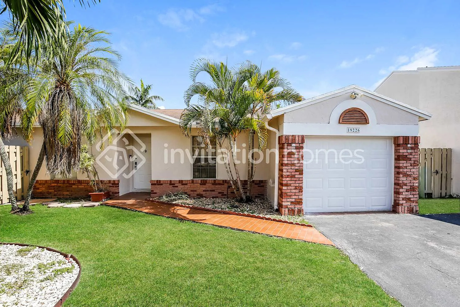 19226 NW 82nd Circle Ct Hialeah, FL 33015 — Photo 1
