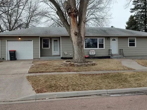 406 S 5th St, Beresford, SD 57004