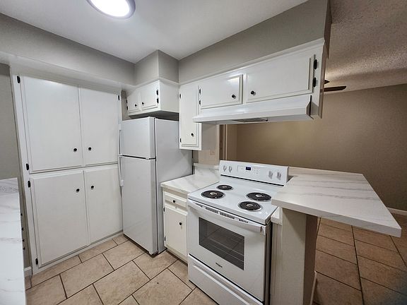 5th image of 255 Temple Ave #3