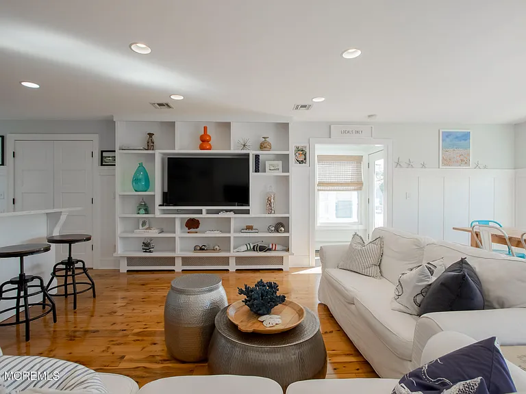 31 Washington Ave — Photo 12