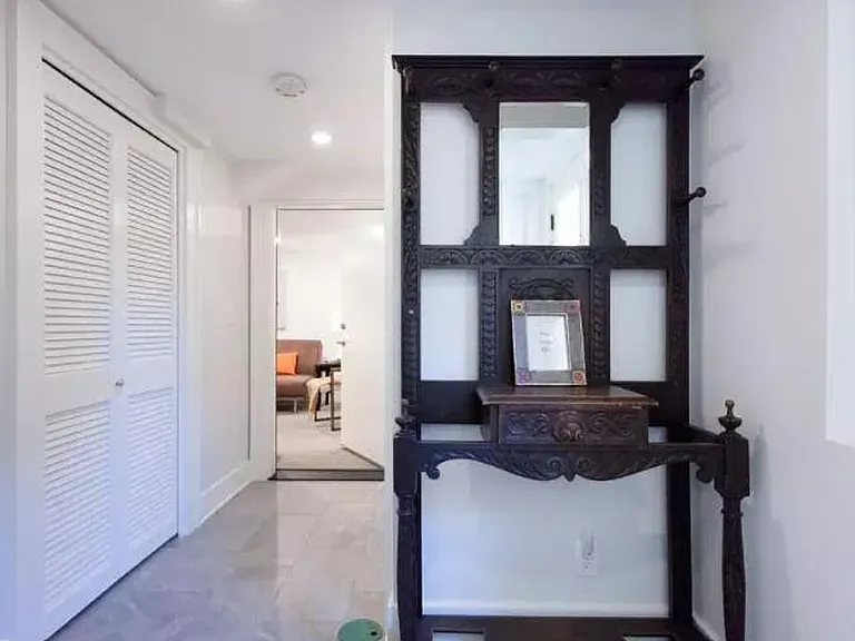 Unfurnished mud room/common area