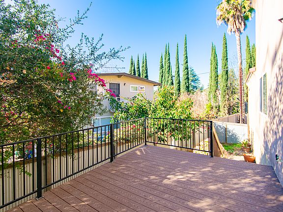 3rd image of 233 Vista Glen Ln